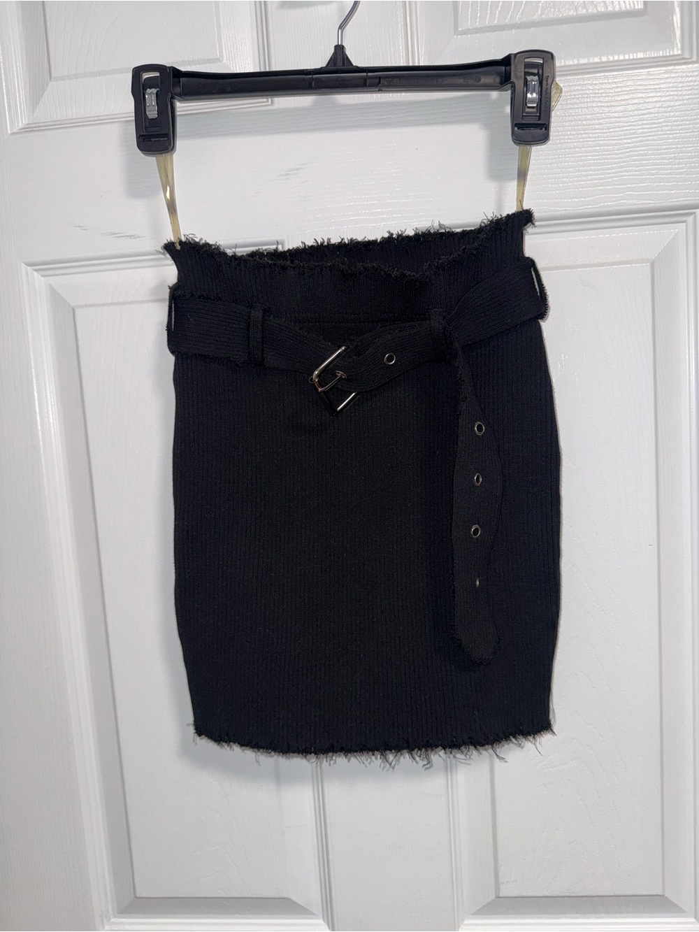 Black Ribbed Belted Mini Skirt - Size Medium
